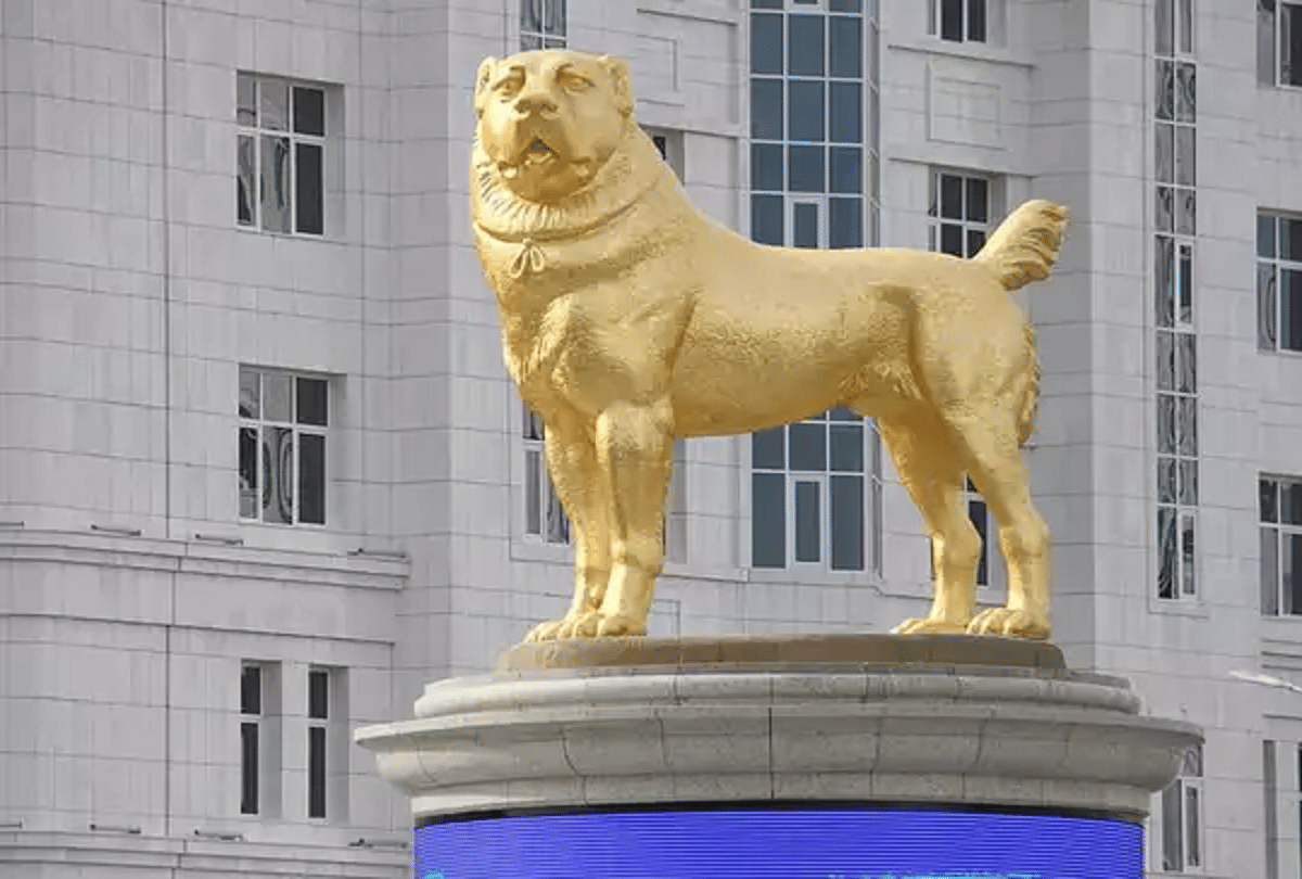 Turkmenistan President made a giant gold statue of dog, the reason is very special