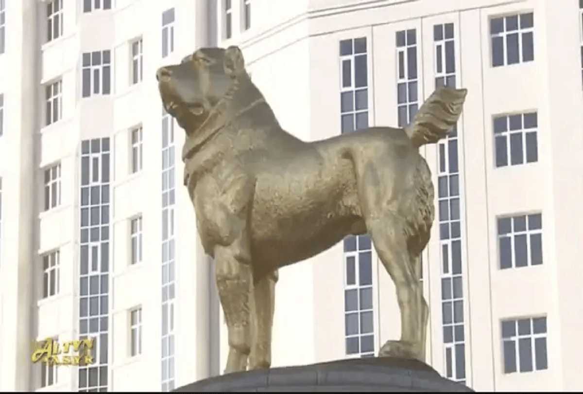 Turkmenistan President made a giant gold statue of dog, the reason is very special