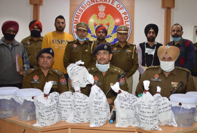 20 year old youth and three others has arrested with heroin and cash in jalandhar