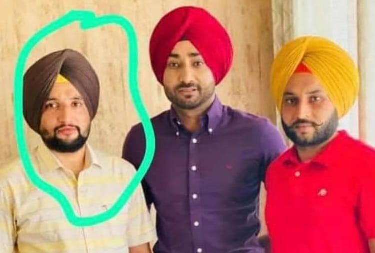 Pics of punjabi singer ranjit bawa with a smuggler goes viral on social media