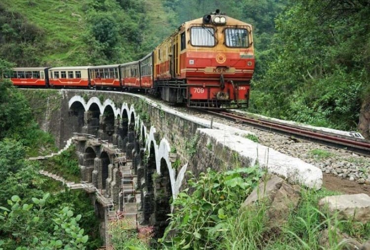 Number of tourists increased in toy train after Snowfall in Himachal