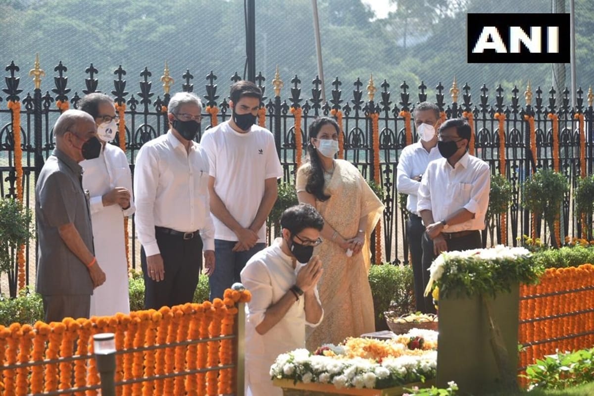 uddhav pays tribute to bala saheb thackeray on his death anniversary raut says dont need hindutva certificate