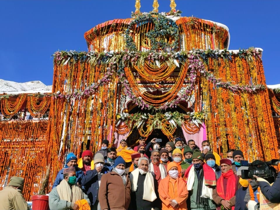 Chardham Yatra 2020 News: Yogi Adityanath visits india last village mana
