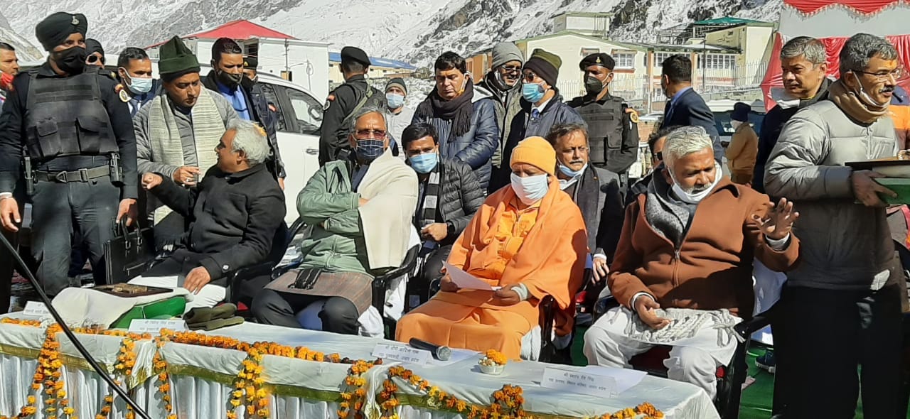 Chardham Yatra 2020 News: Yogi Adityanath visits india last village mana