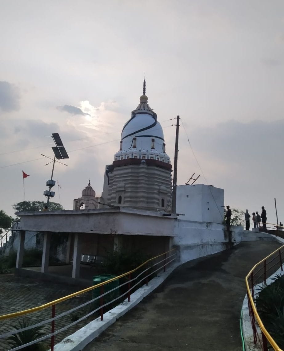 bhareswer mandir ke daanpatra se chori