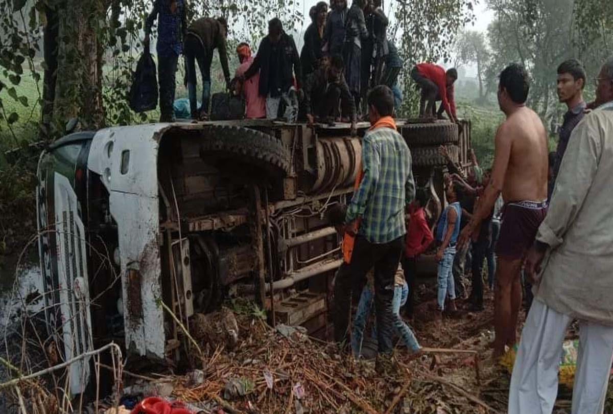 road accident in fatehpur, more than 10 people injured