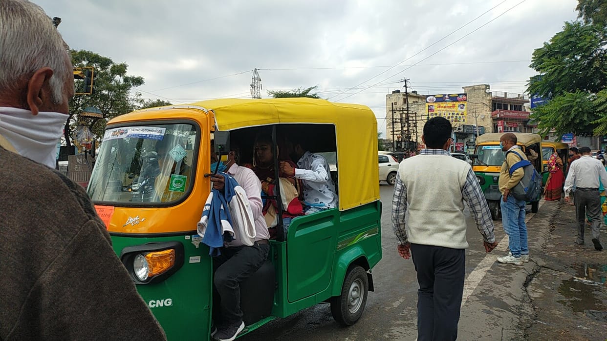 Auto drivers charging arbitrary fare