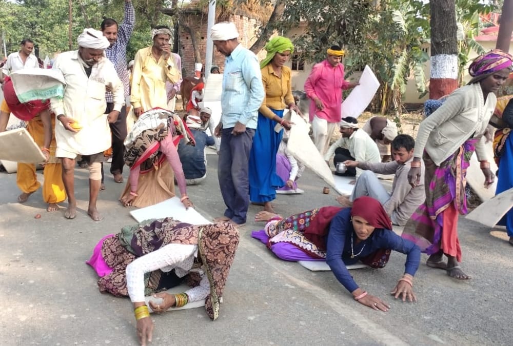 Despite the ban, devotees started the orbiter in Ayodhya