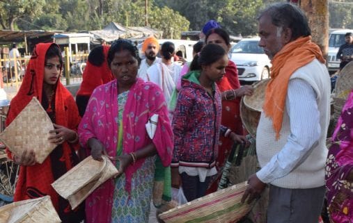 Chhath festival started by cleaning the ghats and taking a bath