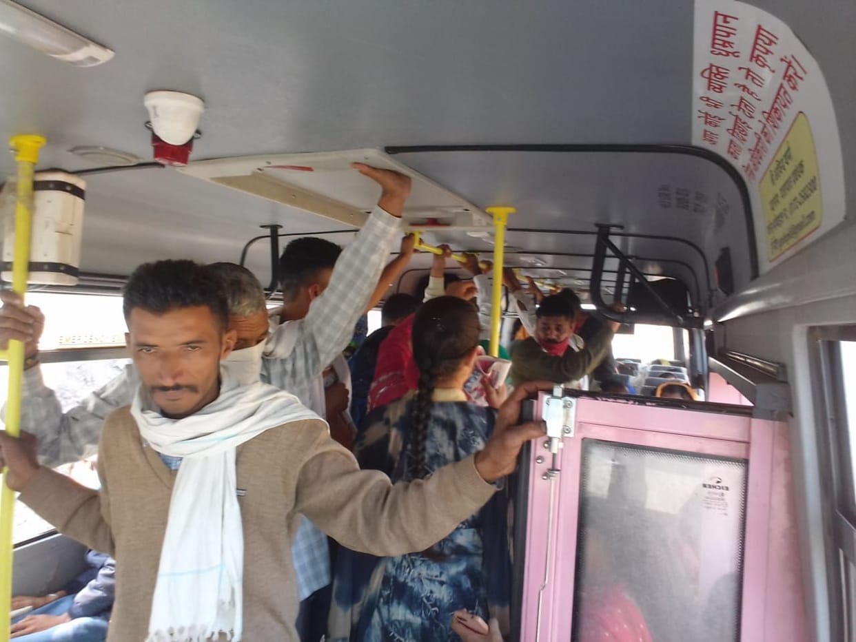 Violation of corona rules in mini buses
