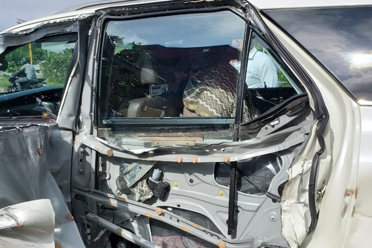 Khushbu Sundar BJP Leader Car Accident News tanker rammed into her vehicle she escaped unhurt