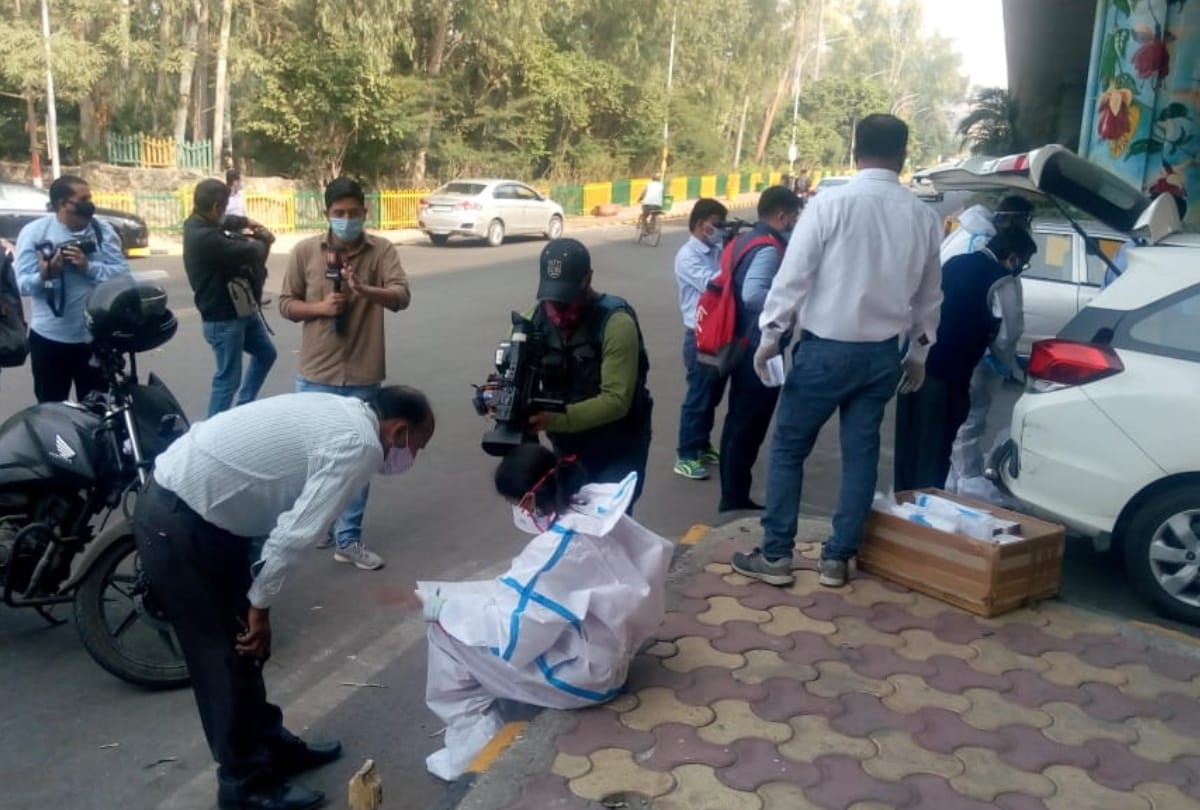 Delhi noida border random antigen corona testing see photos how people get tested