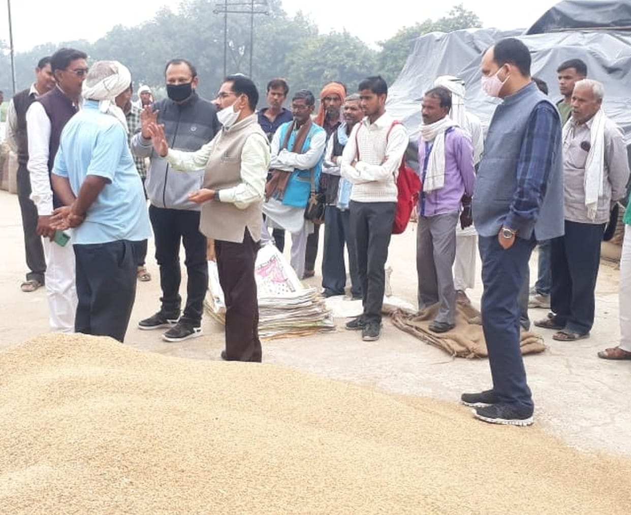 SDM showed pictures of negligence by farmers