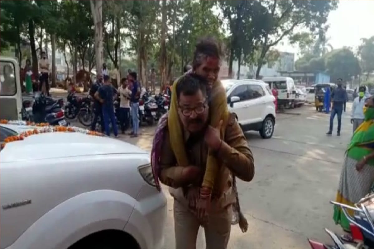 Jabalpur: ASI Santosh Sen ran ward after lifting injured laborers on the shoulder, lost their hands in encounter