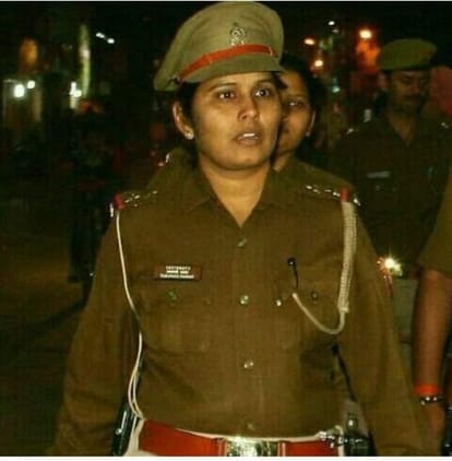 Husband was martyred while fighting criminals wife fulfills unfinished dream became Inspector from SI