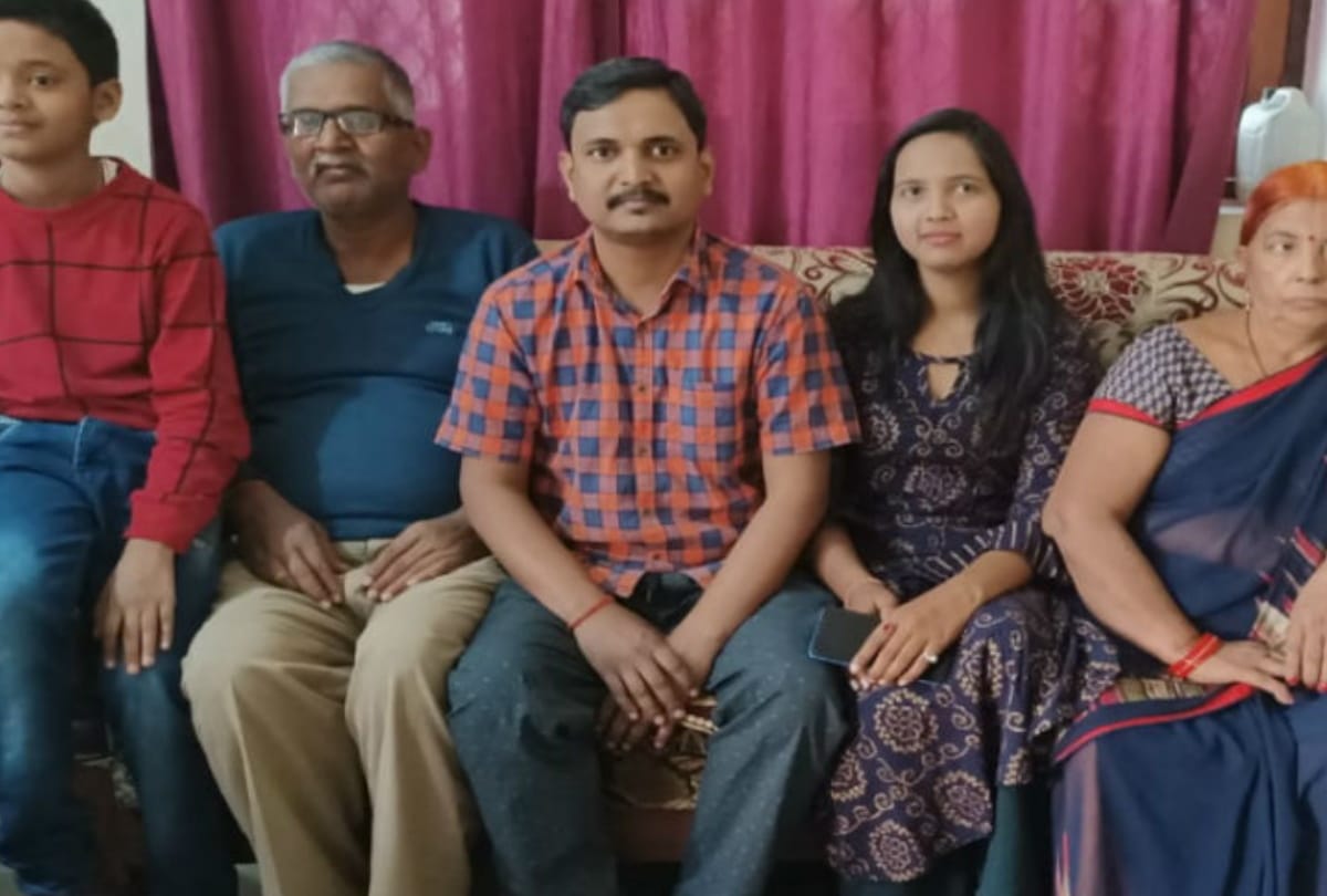 Gorakhpur Custom Inspector Jwala Jeet Singh Proposes to Wife on KBC