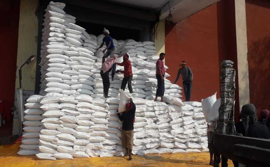 There is sugar but not customers, Azamgarh sugar mill will suffer losses