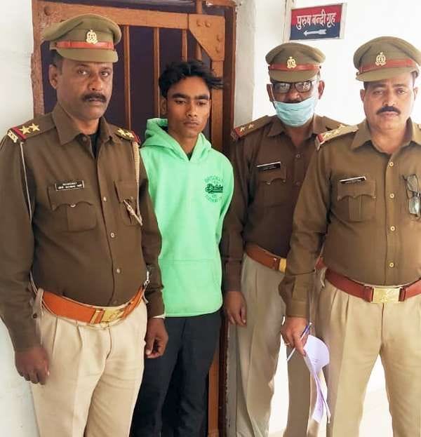 A reward of 15 thousand gangster arrested in Panwadi in mahoba