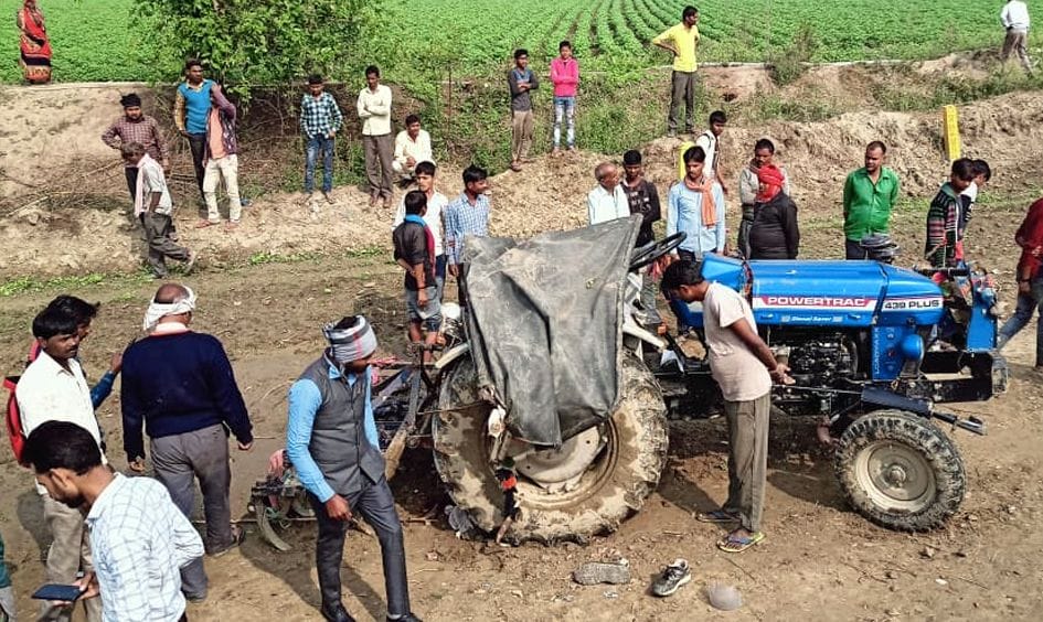 bekaaboo traiktar khaee mein gira, yuvak kee maut