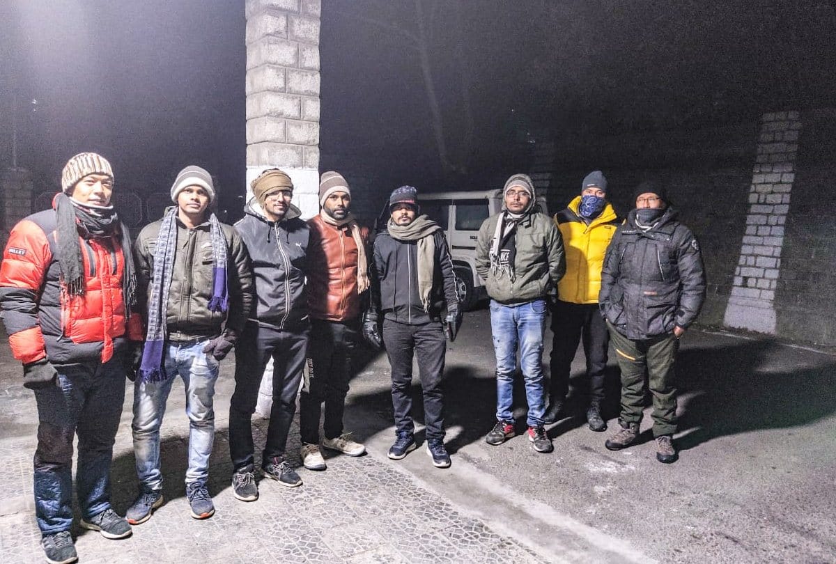 Himachal News : Five engineers of civil defense rescue, spent two nights in minus 15 degree temperature