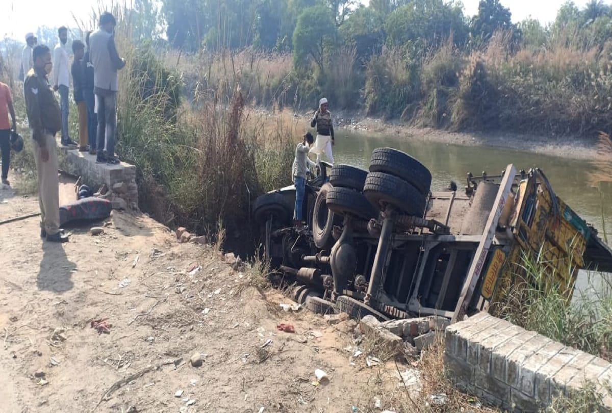 road accident in ghaziabad Mother kept on watching her son die before her eyes SEE PHOTOS