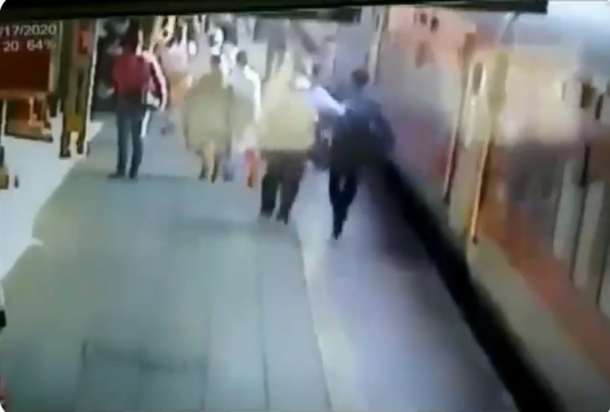 RPF constable saved a woman passenger from falling into the gap between two coaches of a running train and platform