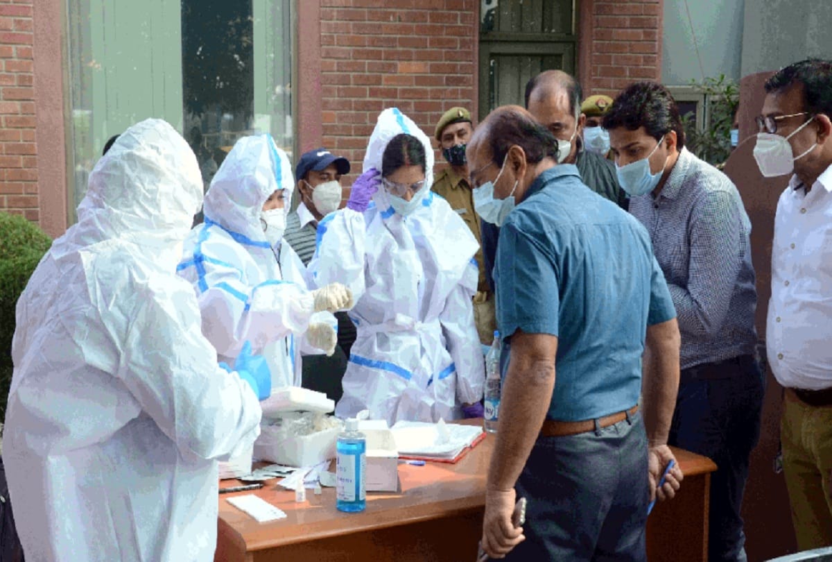 Corona check of 165 people on DND-Chilla border, three positives found