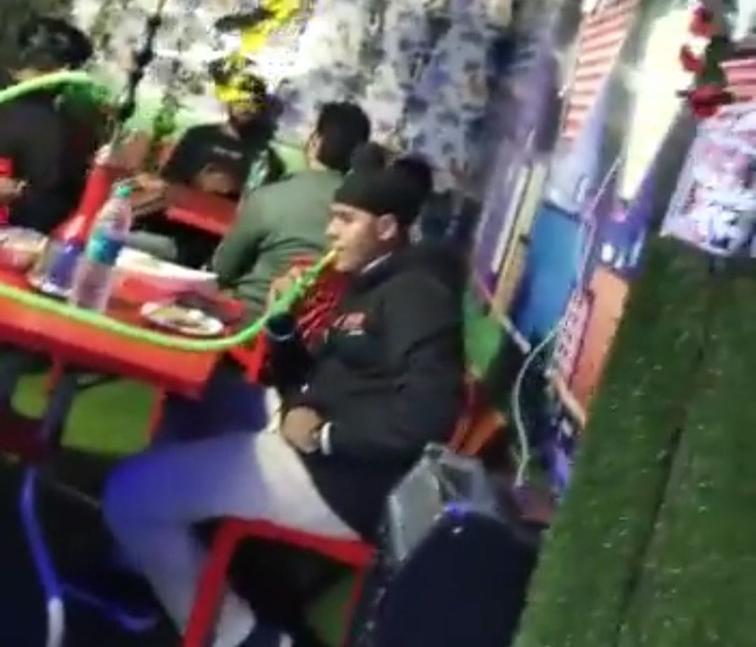Stirring of a hookah bar in a restaurant without a license