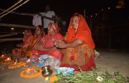 Kinnar are doing the Chhath ceremony of Sun worship for corona in ballia