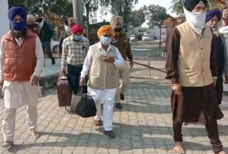 Two persons arrested to take Shri Guru granth sahib pune against rules
