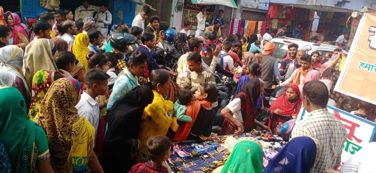 Covid 19 law voilation in sadabad market