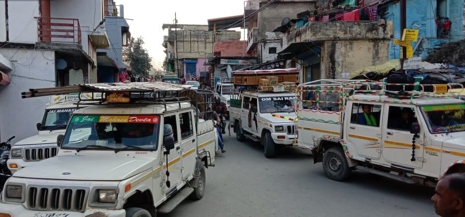 Due to non-widening of road, the days are jammed