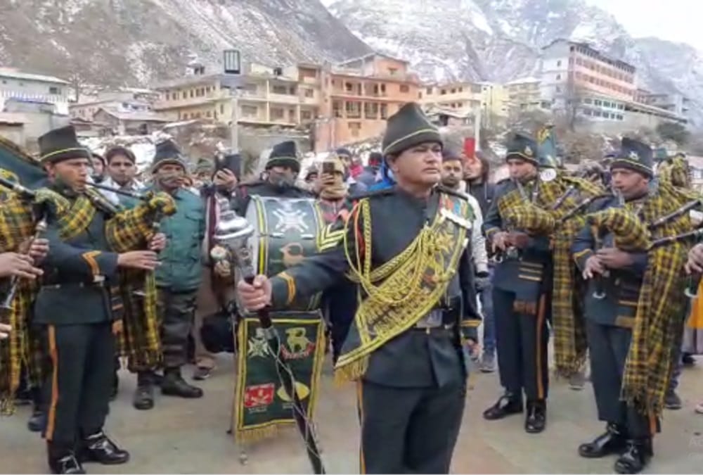 Char dham yatra 2020 Latest News: Badrinath Dham Doors Closed celebration with Pilgrims Dance , Photos