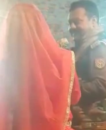 Outpost incharge of Bhajan Singer, said indecency, said - tell me something warming up, SSP spot