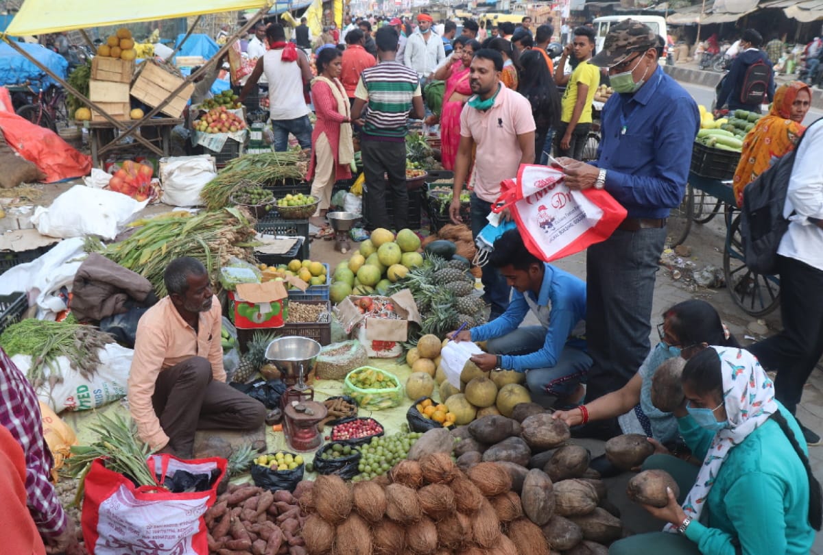 Chhath puja 2020 decorated market and celebrations start with kharna in gorakhpur