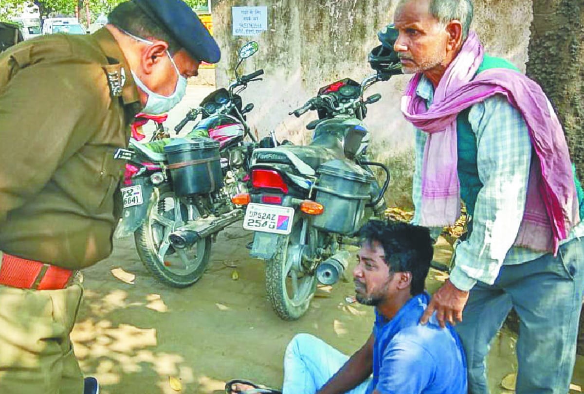 family shocked after shot dead Customer service center operator and looted five lakh rupees in deoria