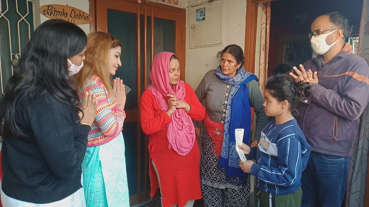 Rishikesh: Graphic Era University Gives 10 Lakh rupees financial Help to Martyr Dobhal Family