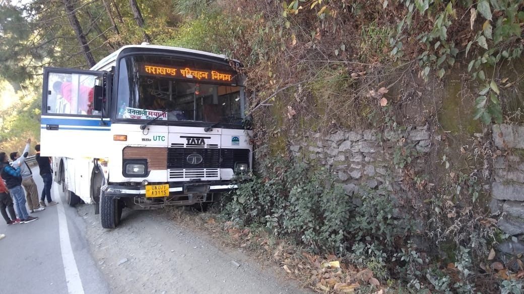 Roadways bus entered into drain while delivering side, passenger safe