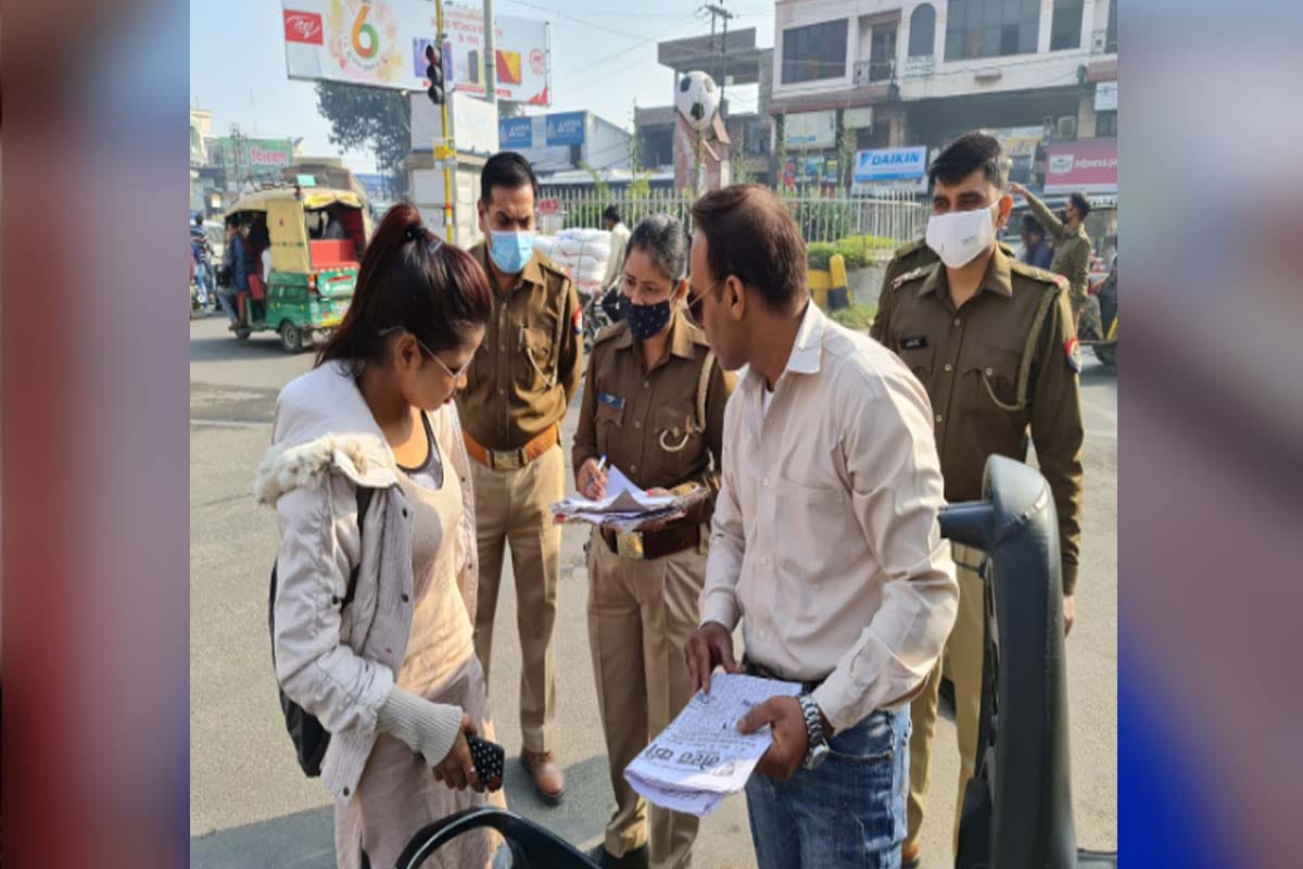 corona in meerut: police makes challan of people without mask in meerut