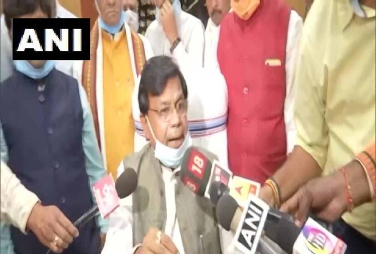 Bihar Education Minister Mewa Lal Choudhary resigns.