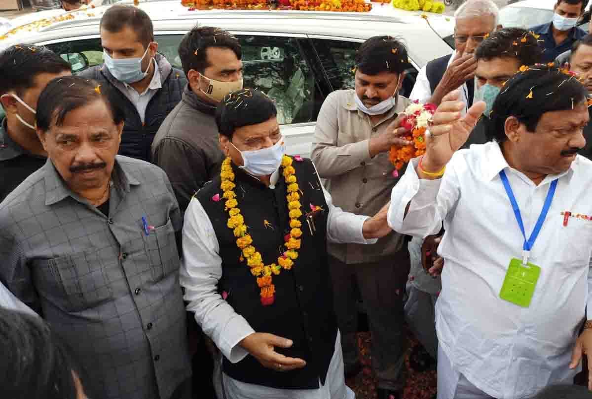 UP: Shivpal Yadav said in Unnao - I will merge with SP only after Akhilesh's offer