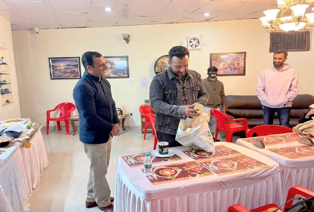 Himachal: Saif Ali Khan visit Himalayan Brio Tea Factory in Kangra