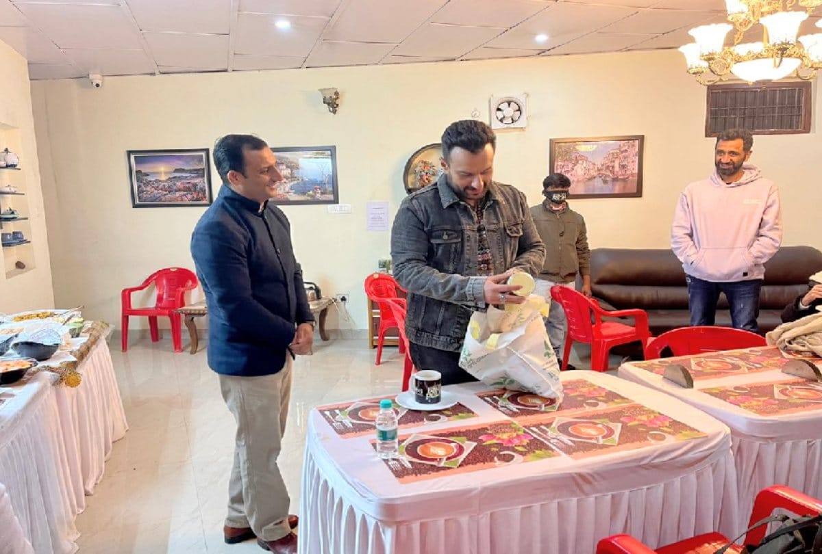 Himachal: Saif Ali Khan visit Himalayan Brio Tea Factory in Kangra