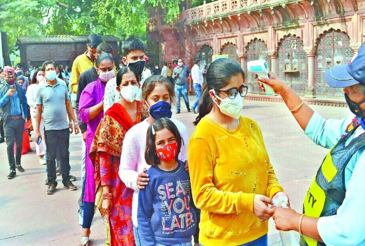 Tajmahal Tourist Return Without Visist Monument Due To Tickets