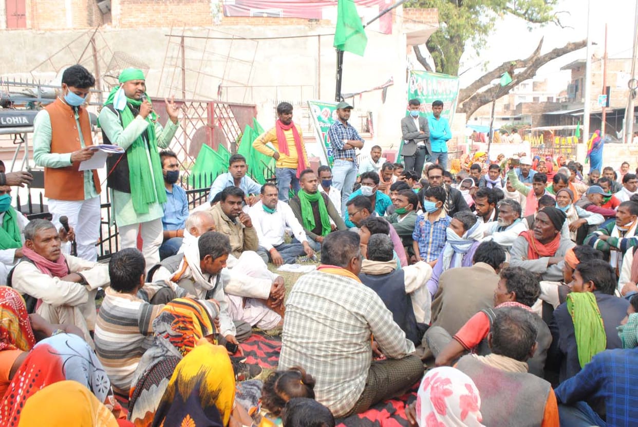 Farmers protest against 15-point demands in Chitrakoot