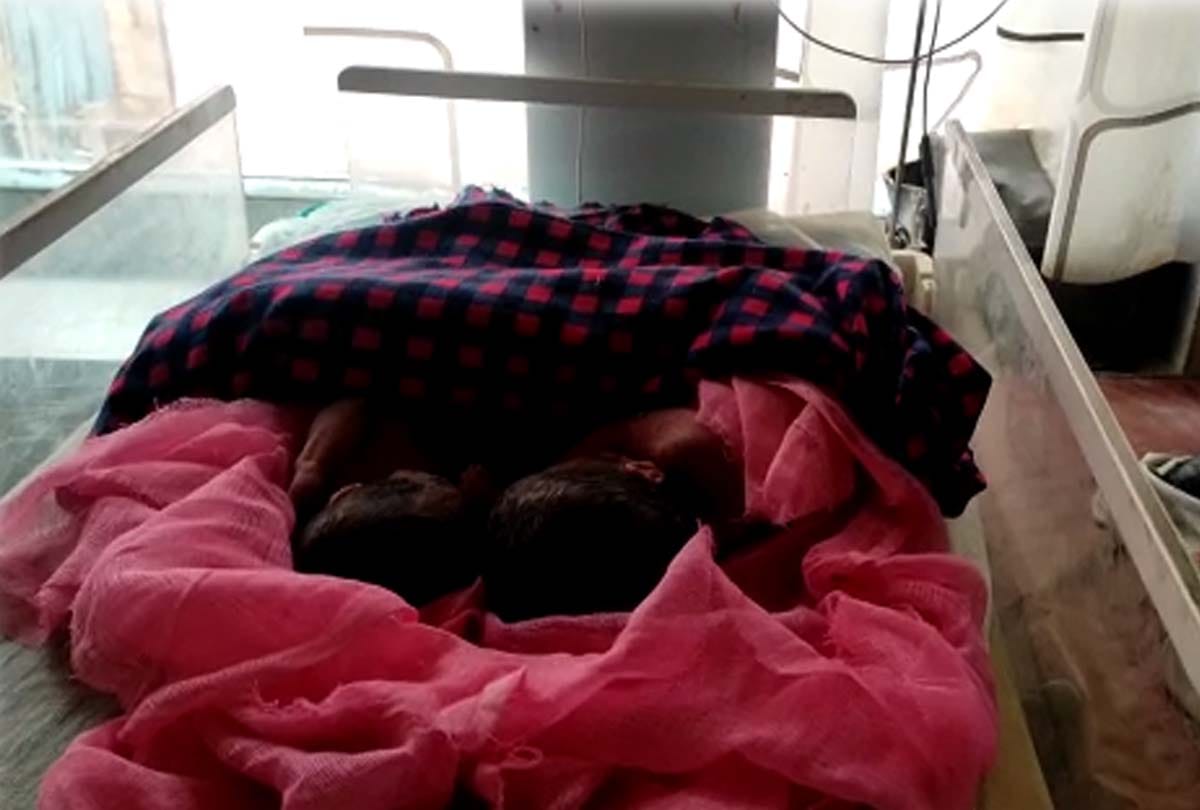 lady gave birth to three children on the way