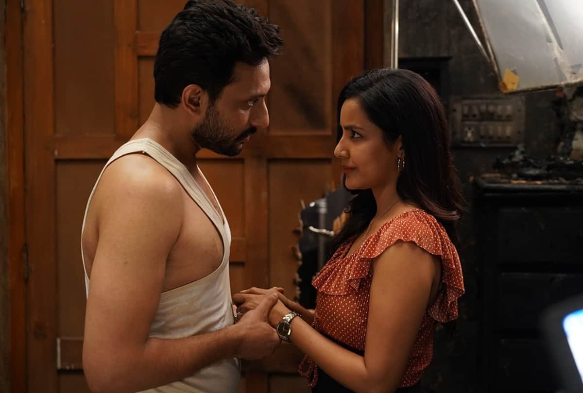 A Simple Murder Review by Pankaj Shukla Mohammed Zeeshan Ayyub Amit Sial Sushant Singh Yashpal