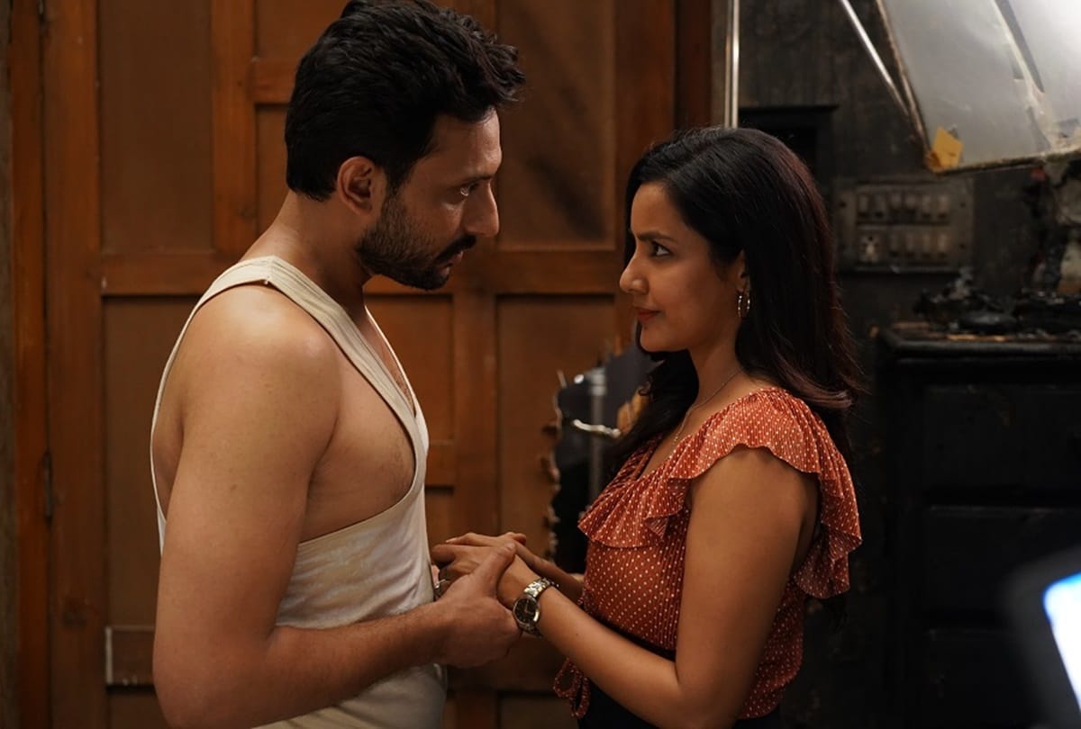 A Simple Murder Review by Pankaj Shukla Mohammed Zeeshan Ayyub Amit Sial Sushant Singh Yashpal