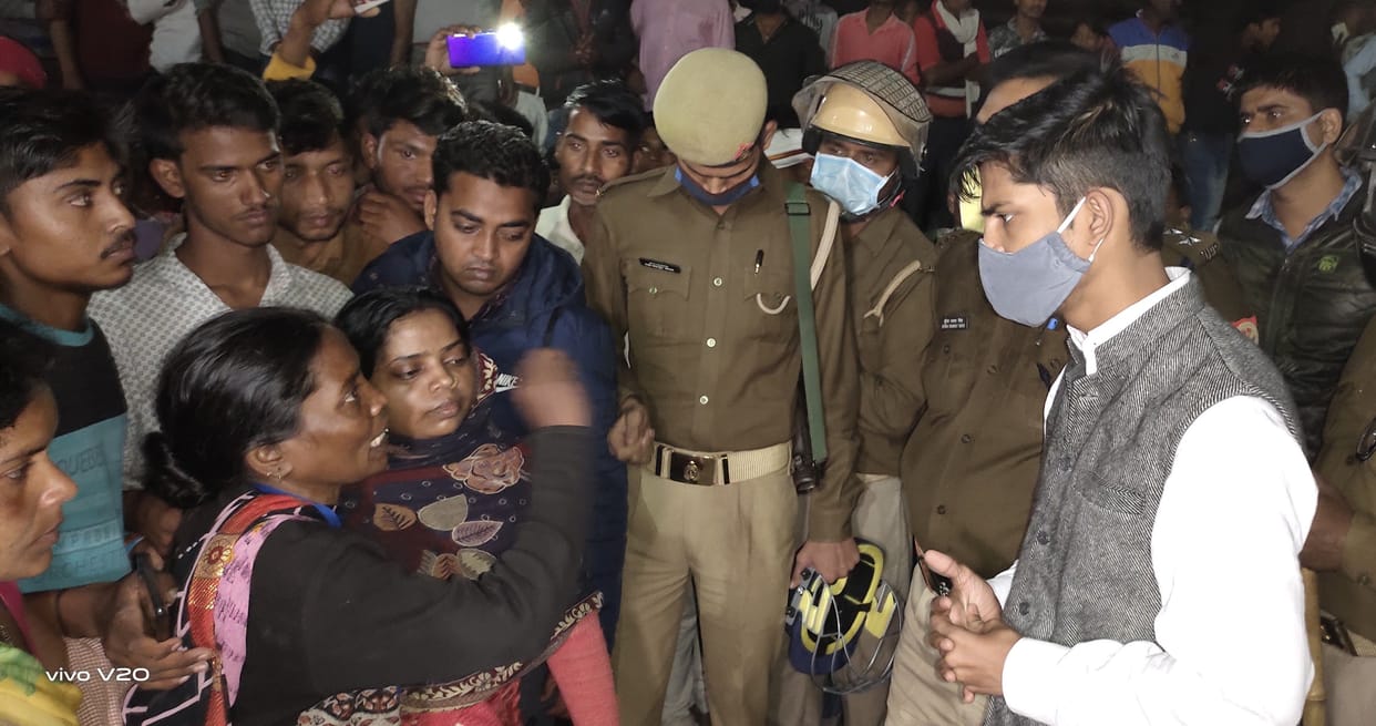 Family members jammed the dead body at Godhana intersection