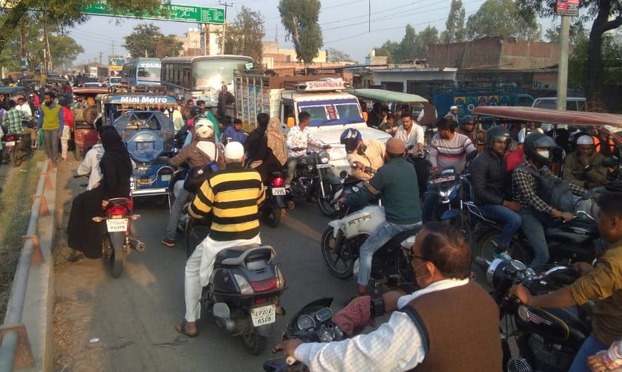 Truck spoiled, Jalalabad flyover jammed